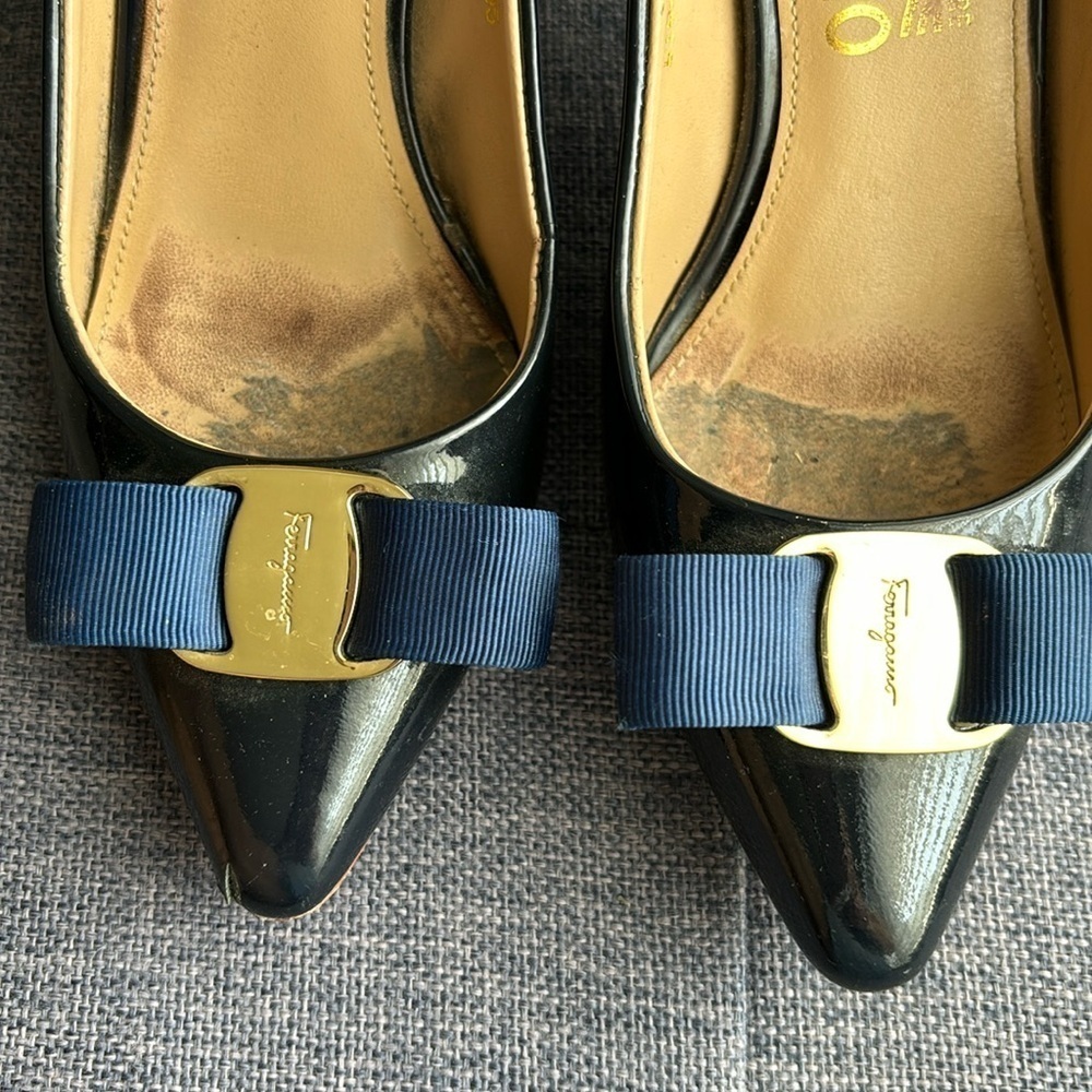 Salvatore Ferragamo Classic Patent Bow Heel Carla Shoes in Navy Blue